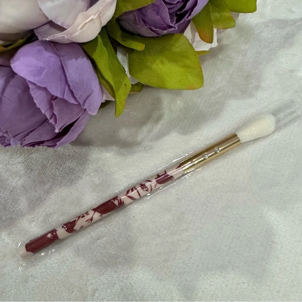 NWT SLMISSLAM Large Fluffy Bird Blending Brush